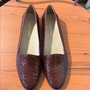Cabin Creek Maroon Woven Loafers 7.5 medium